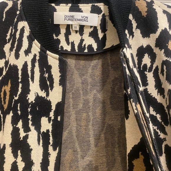 DVF Leopard Bomber - Picture 3 of 3